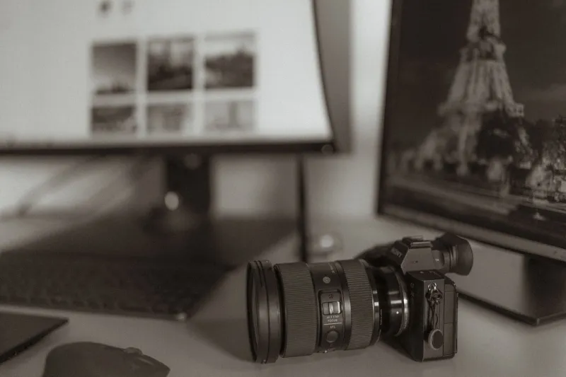 Mirrorless or DSLR: Here's the Honest Answer for Every Type of Creator